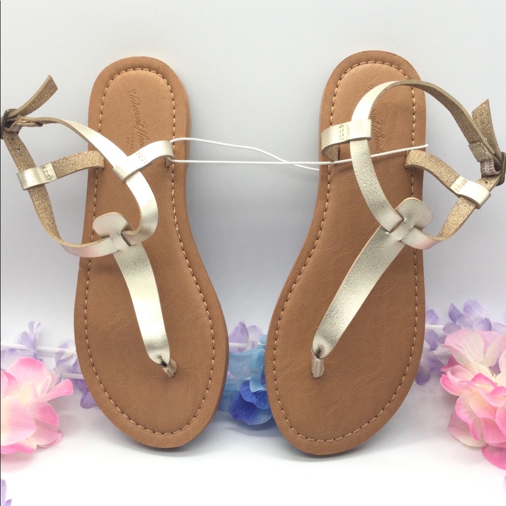 - Women’s Hartley t strap thong sandals. New 5 or